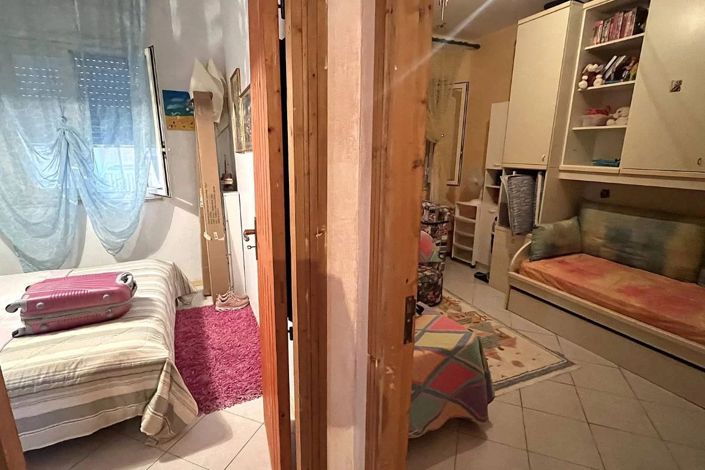 Image No.12-2 Bed House for sale