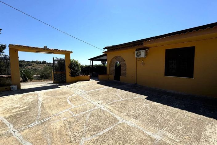 Image No.24-3 Bed Apartment for sale