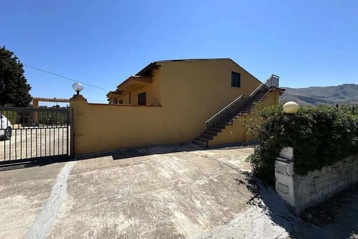 Image No.28-3 Bed Apartment for sale