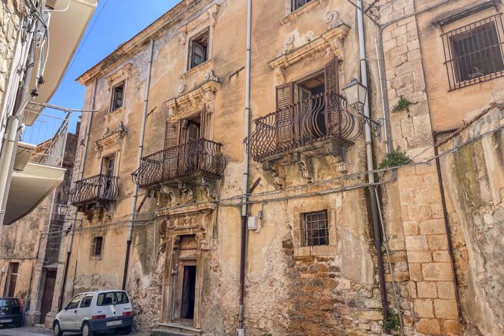 Image No.1-5 Bed House for sale