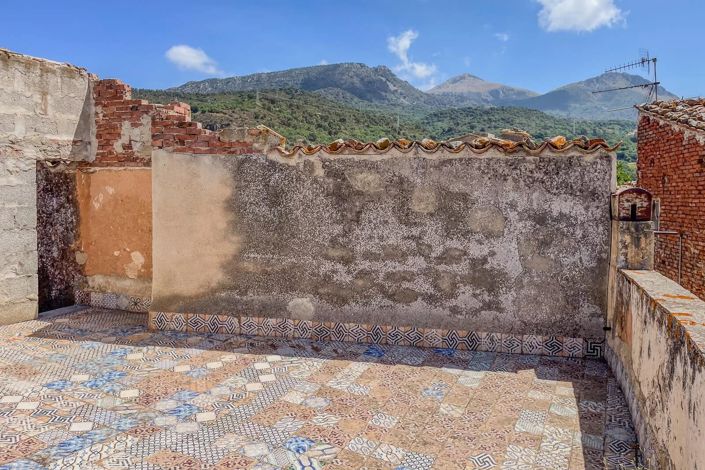 Image No.3-5 Bed House for sale