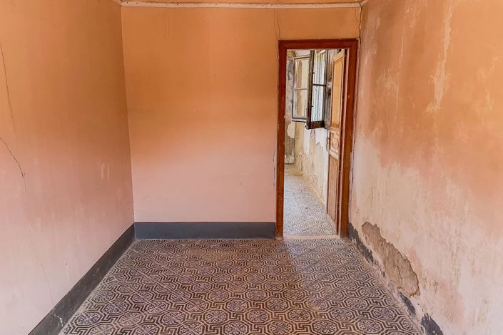 Image No.6-5 Bed House for sale