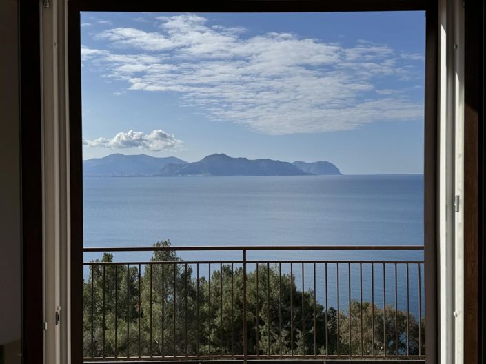 Image No.1-4 Bed Villa for sale