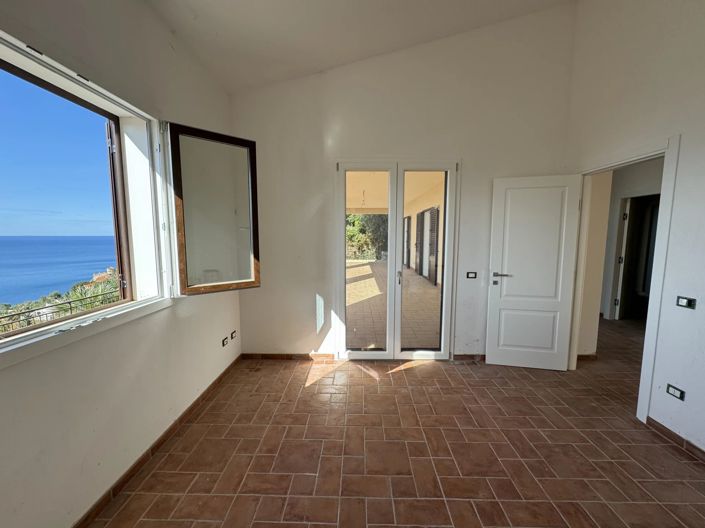 Image No.10-4 Bed Villa for sale