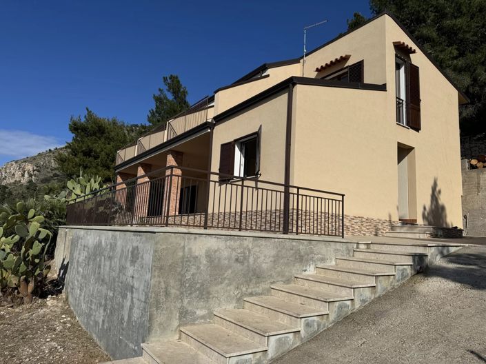 Image No.4-4 Bed Villa for sale