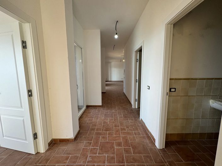 Image No.8-4 Bed Villa for sale