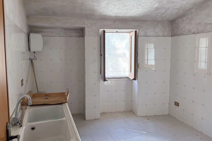 Image No.10-1 Bed House for sale