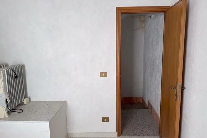 Image No.11-1 Bed House for sale