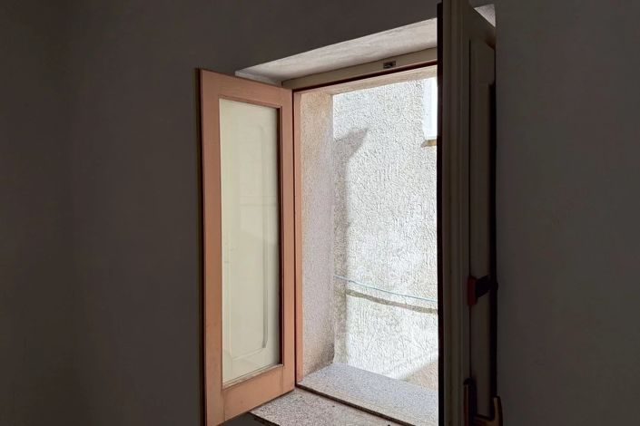 Image No.12-1 Bed House for sale