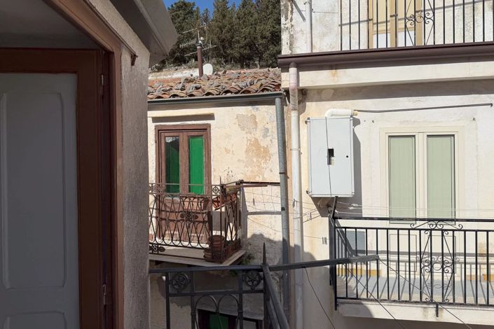 Image No.15-1 Bed House for sale