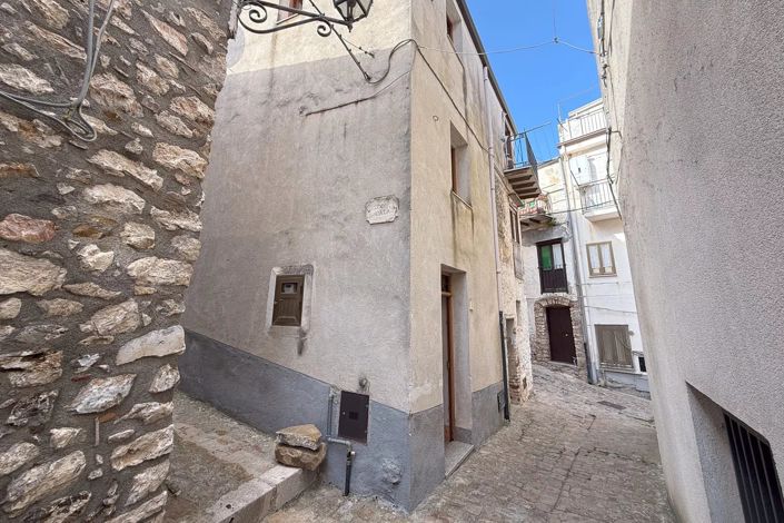 Image No.18-1 Bed House for sale