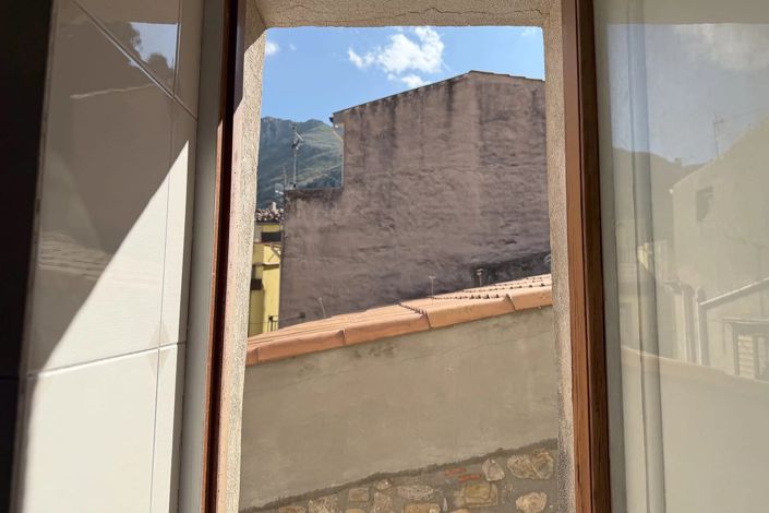 Image No.5-1 Bed House for sale