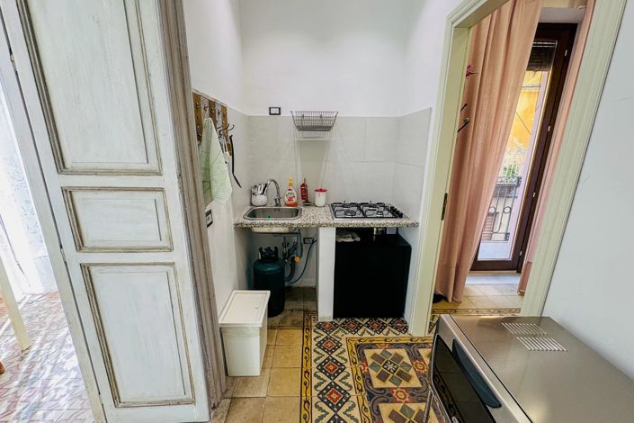 Image No.10-5 Bed Property for sale