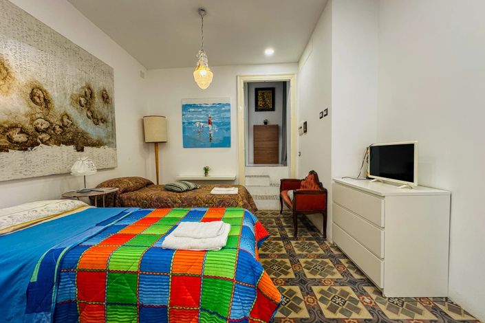 Image No.12-5 Bed Property for sale