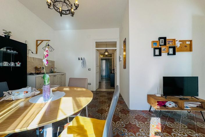 Image No.17-5 Bed Property for sale