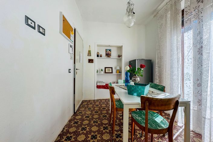 Image No.9-5 Bed Property for sale