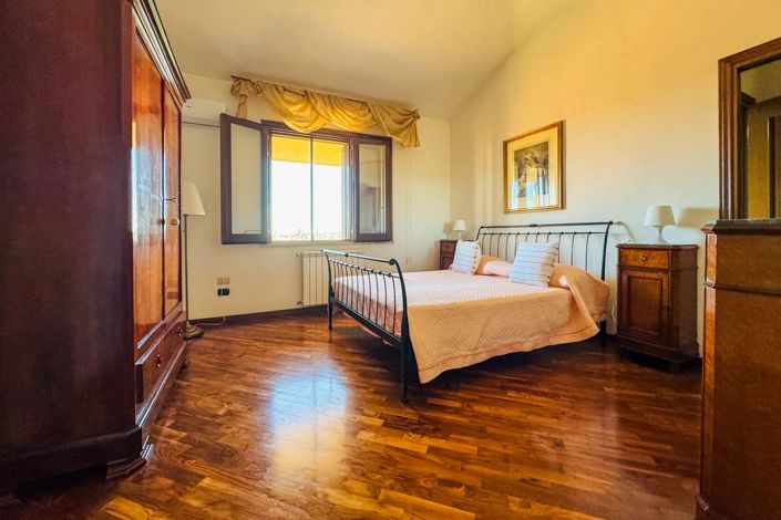 Image No.18-4 Bed Villa for sale