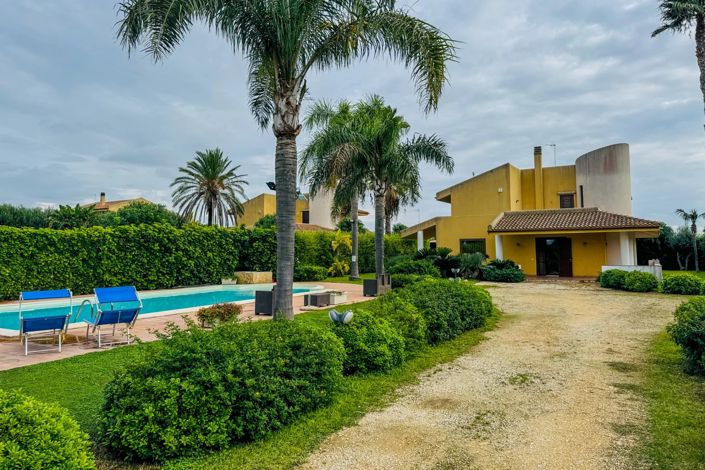 Image No.2-4 Bed Villa for sale