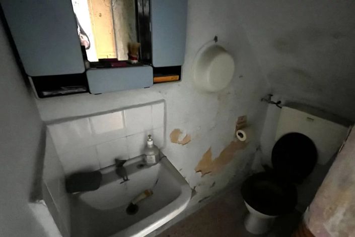 Image No.5-2 Bed House for sale