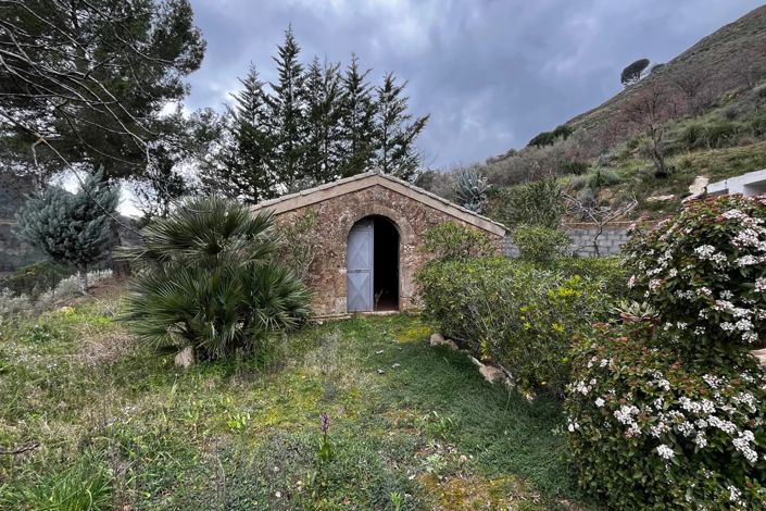 Image No.9-2 Bed House for sale