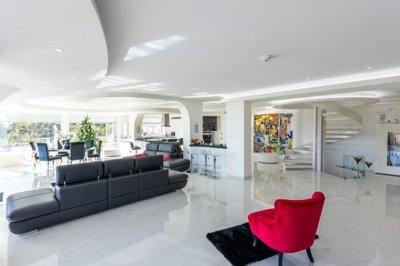 9712509d0c198edaaa0a5163ab21c0c8ead4f2ee38192