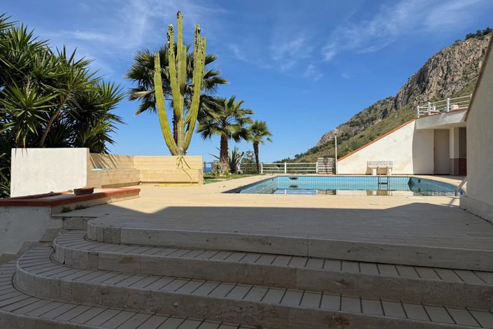 Image No.5-5 Bed Villa for sale