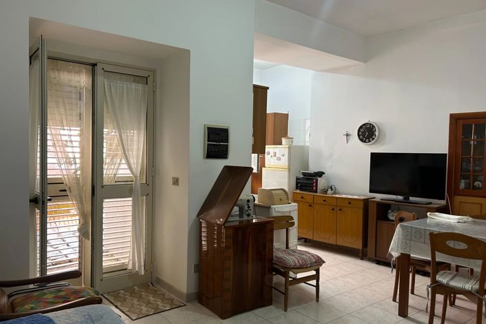 Image No.18-2 Bed House for sale