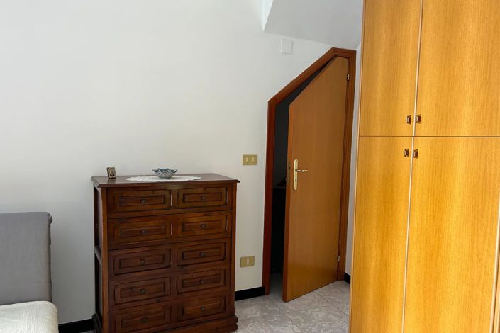 Image No.6-2 Bed House for sale