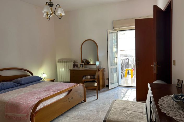 Image No.8-2 Bed House for sale