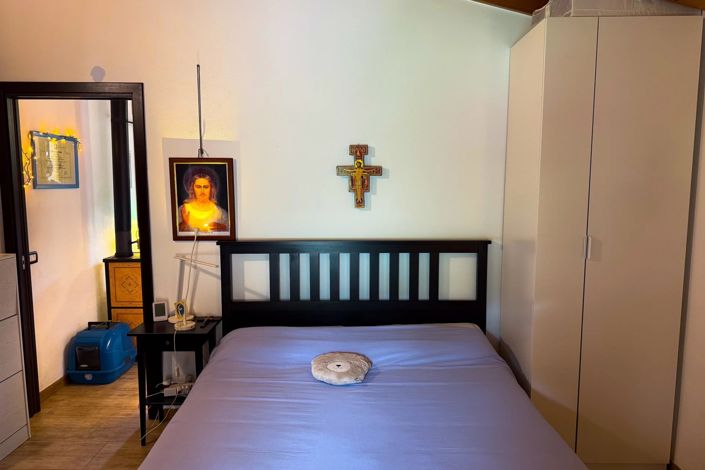 Image No.11-10 Bed Apartment for sale