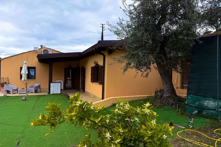 Image No.24-10 Bed Apartment for sale