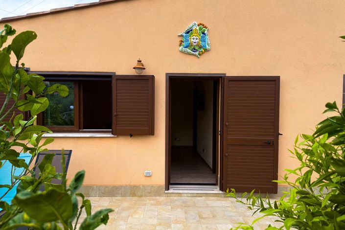 Image No.26-10 Bed Apartment for sale