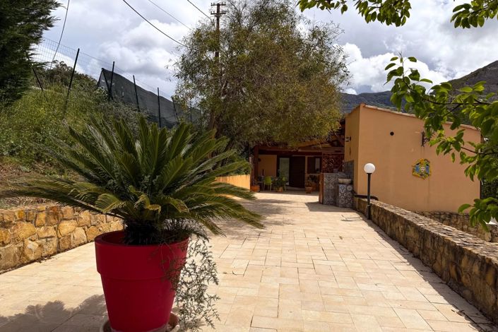 Image No.3-10 Bed Apartment for sale