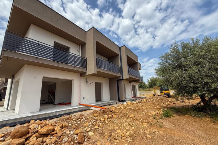 Image No.8-3 Bed House for sale