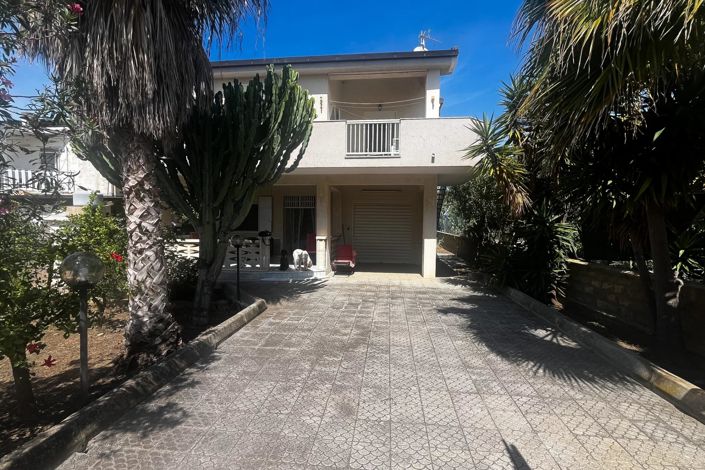 Image No.1-3 Bed House for sale