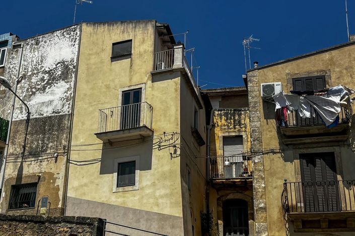 Image No.24-1 Bed House for sale