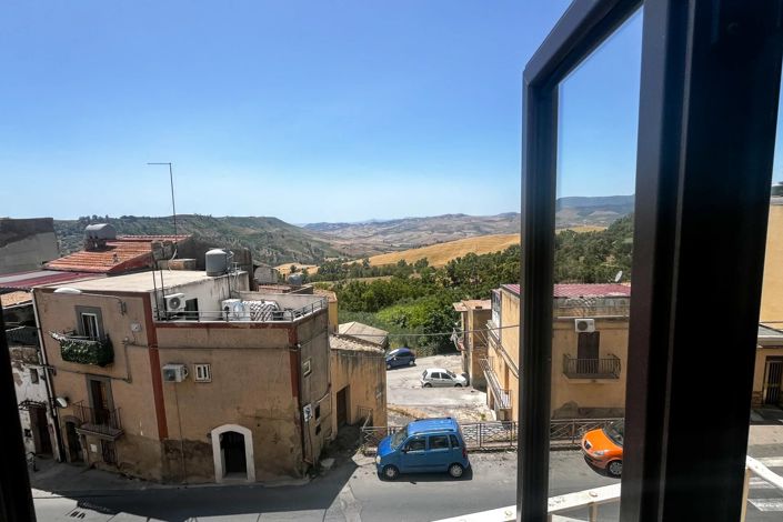 Image No.25-1 Bed House for sale