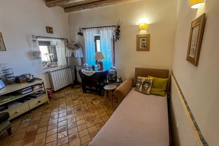 Image No.5-1 Bed House for sale