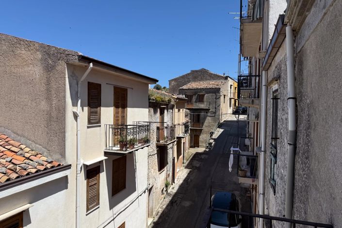 Image No.19-1 Bed House for sale