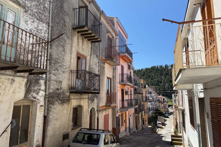 Image No.22-1 Bed House for sale