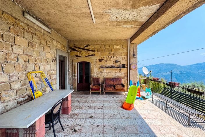 Image No.10-2 Bed House for sale