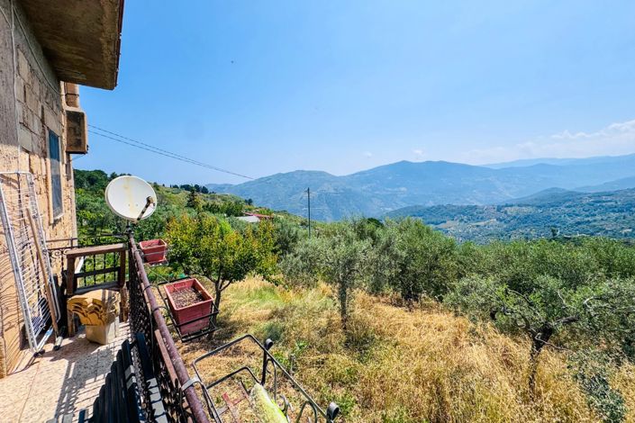 Image No.11-2 Bed House for sale