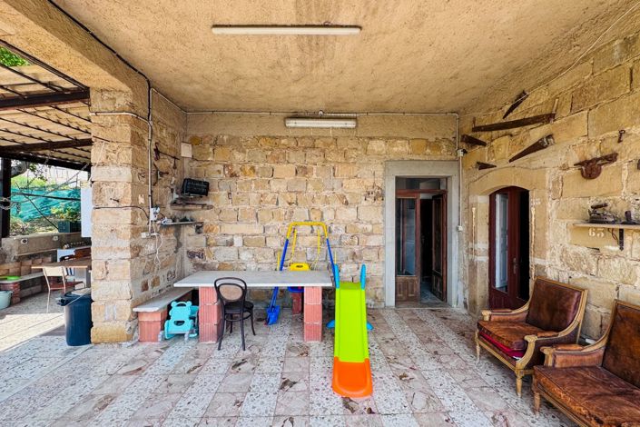 Image No.12-2 Bed House for sale