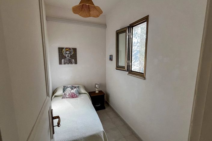 Image No.18-4 Bed House for sale