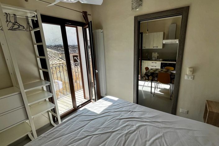 Image No.10-5 Bed House for sale