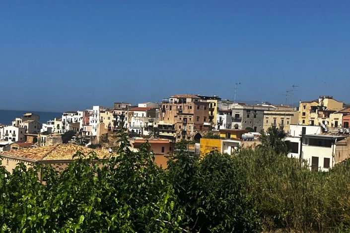 Image No.12-5 Bed House for sale