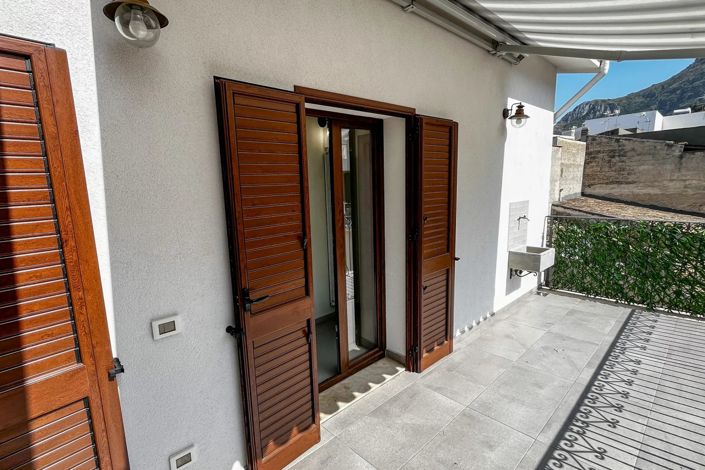 Image No.13-5 Bed House for sale