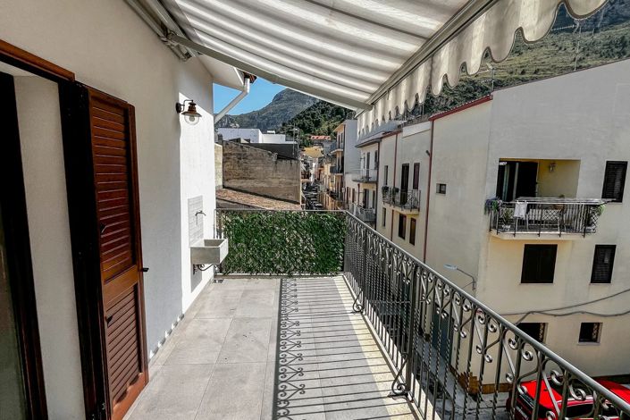 Image No.17-5 Bed House for sale