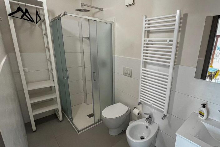 Image No.18-5 Bed House for sale