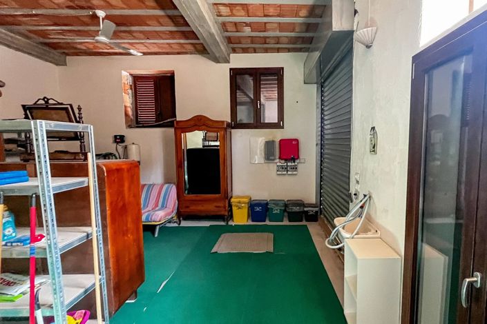 Image No.30-5 Bed House for sale